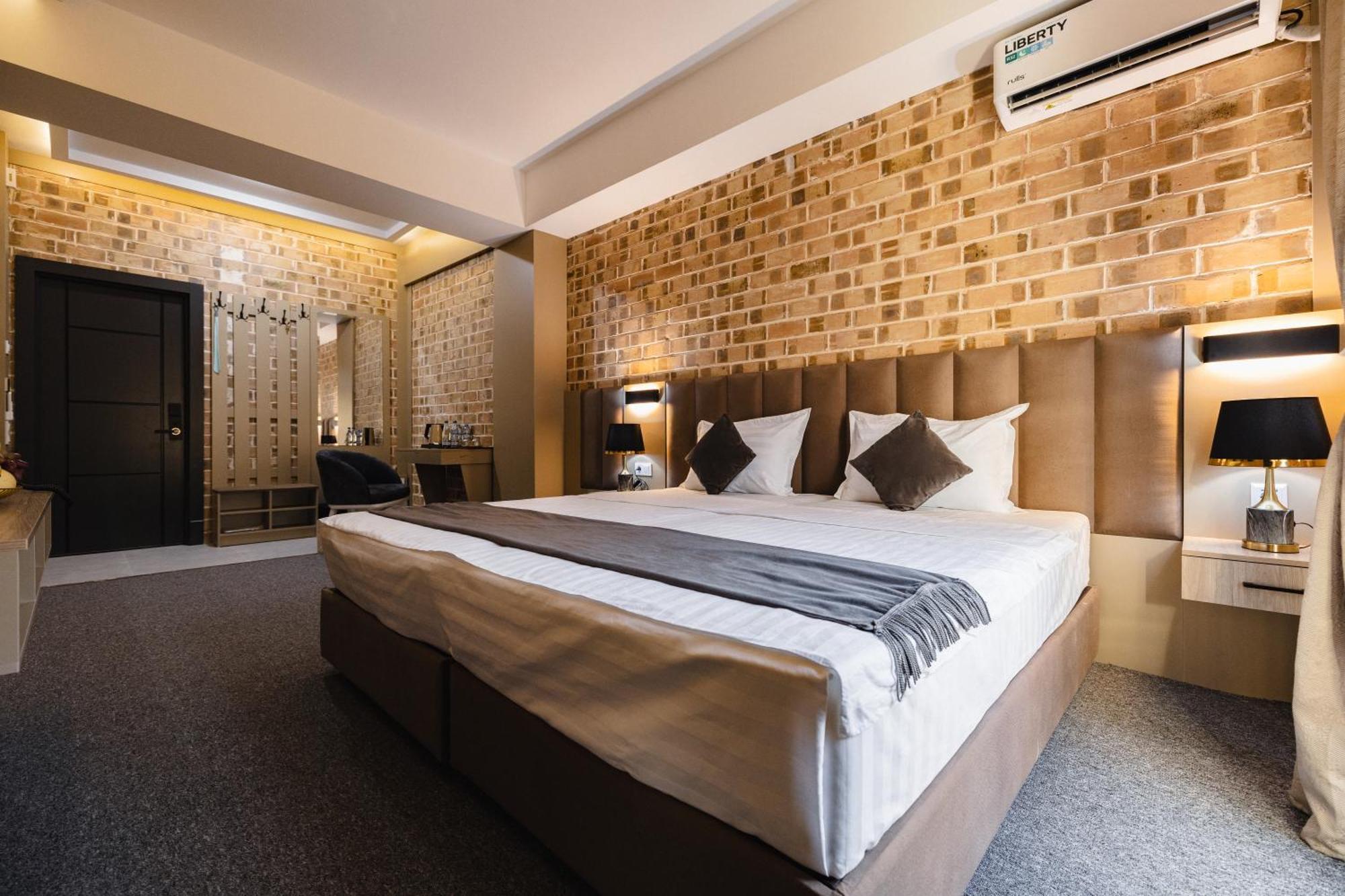 Art Air Hotel Tashkent Esterno foto